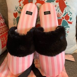 New VS silky-smooth slippers..size Large 9-10